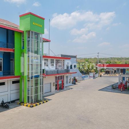 Grand Kencana Guesthouse Syariah Near Wisata Bahari Lamongan Paciran Ngoại thất bức ảnh