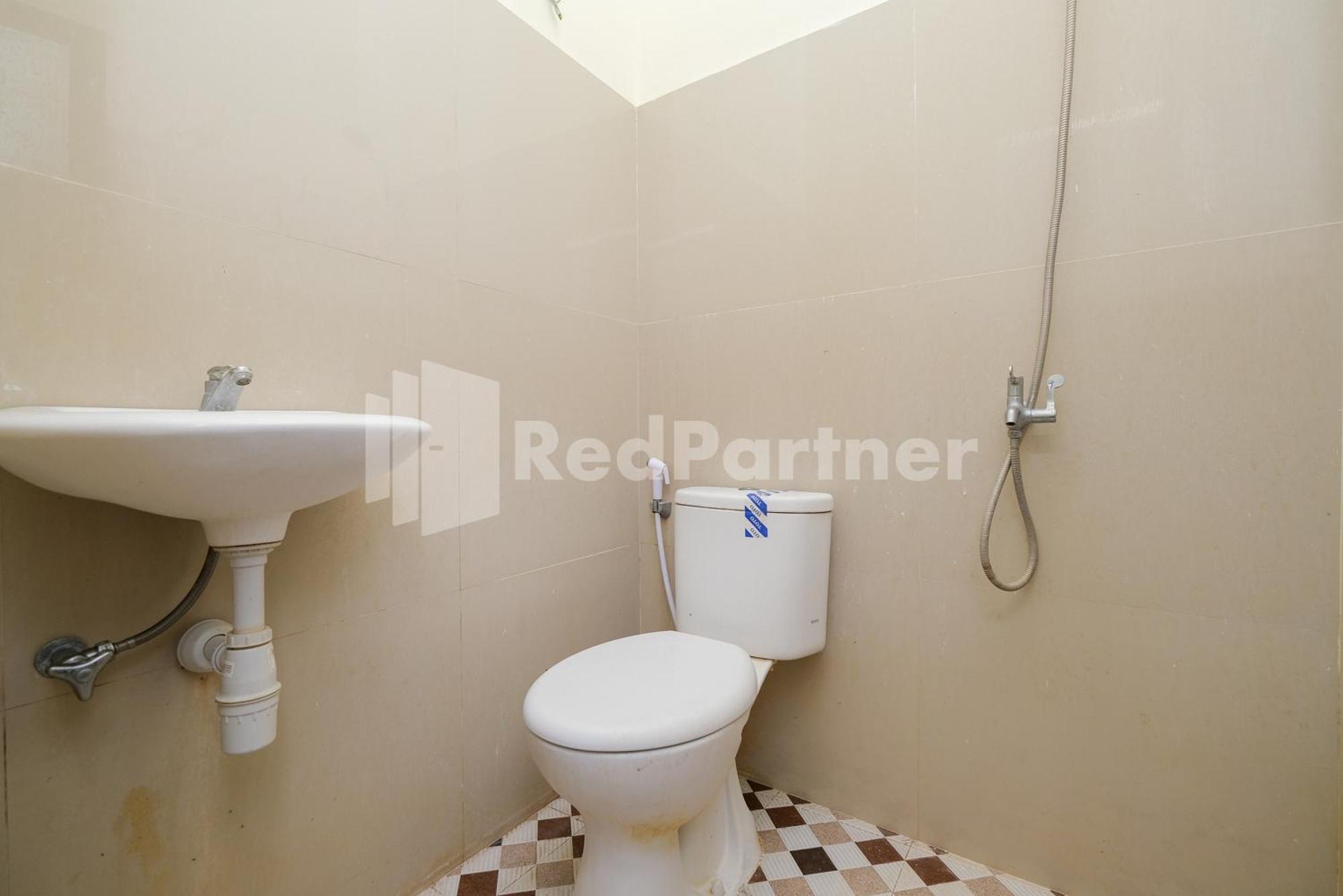 Grand Kencana Guesthouse Syariah Near Wisata Bahari Lamongan Paciran Ngoại thất bức ảnh