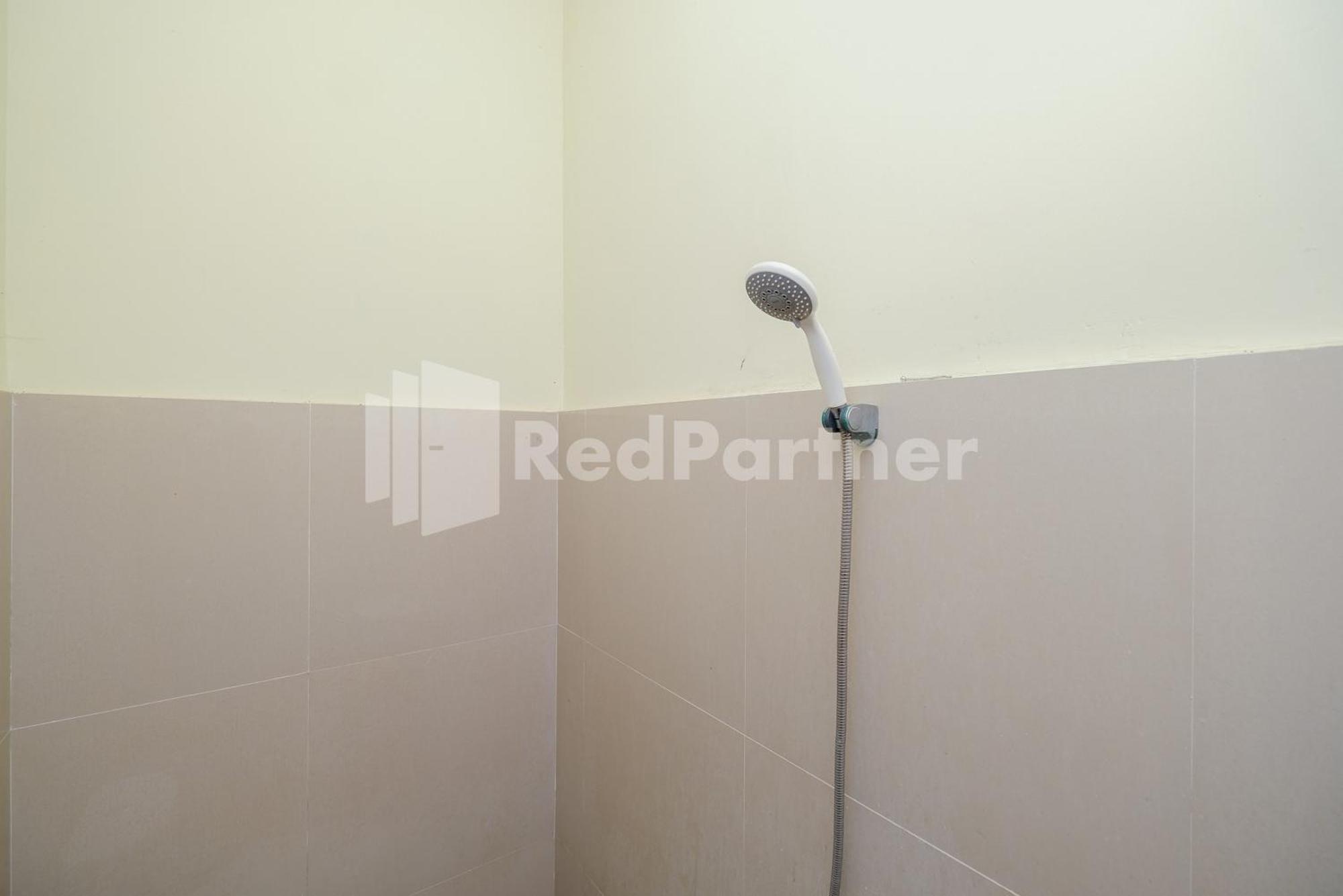 Grand Kencana Guesthouse Syariah Near Wisata Bahari Lamongan Paciran Ngoại thất bức ảnh