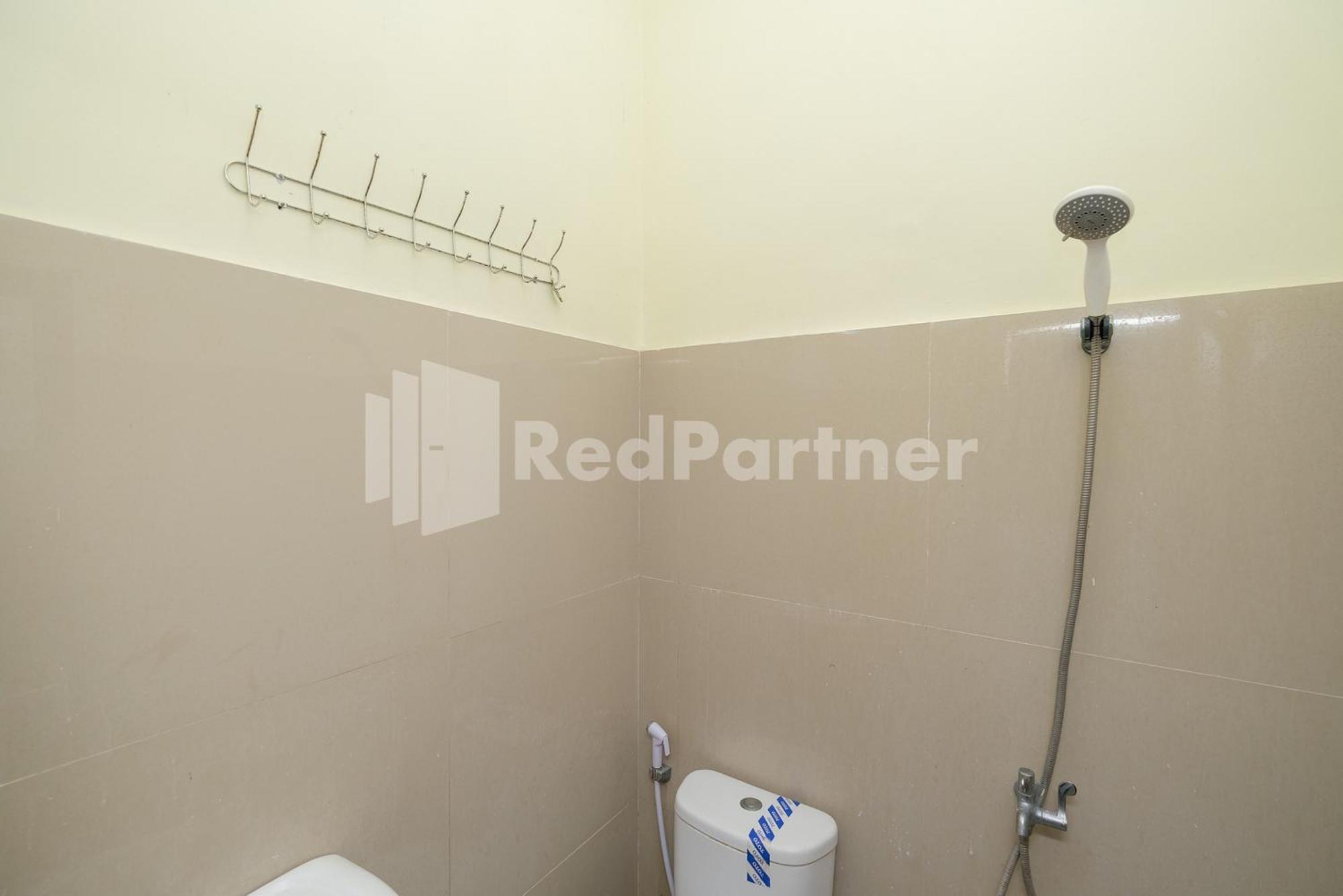 Grand Kencana Guesthouse Syariah Near Wisata Bahari Lamongan Paciran Ngoại thất bức ảnh