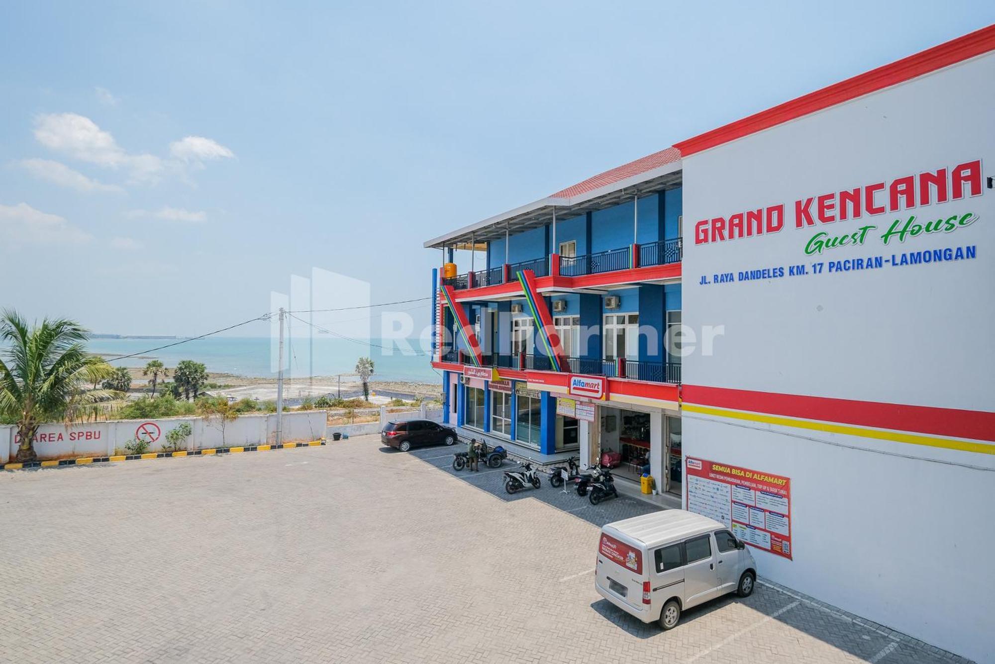 Grand Kencana Guesthouse Syariah Near Wisata Bahari Lamongan Paciran Ngoại thất bức ảnh