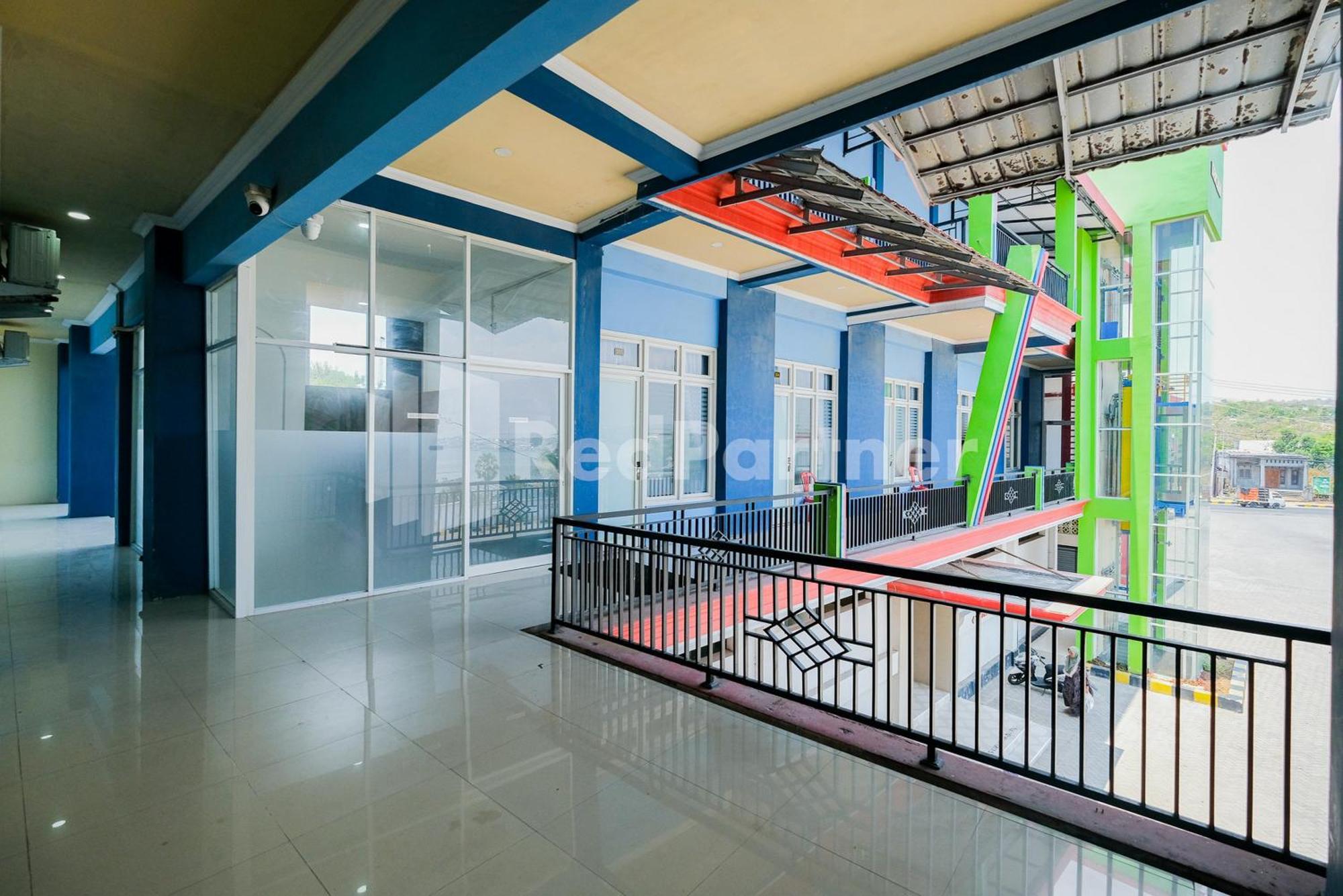 Grand Kencana Guesthouse Syariah Near Wisata Bahari Lamongan Paciran Ngoại thất bức ảnh