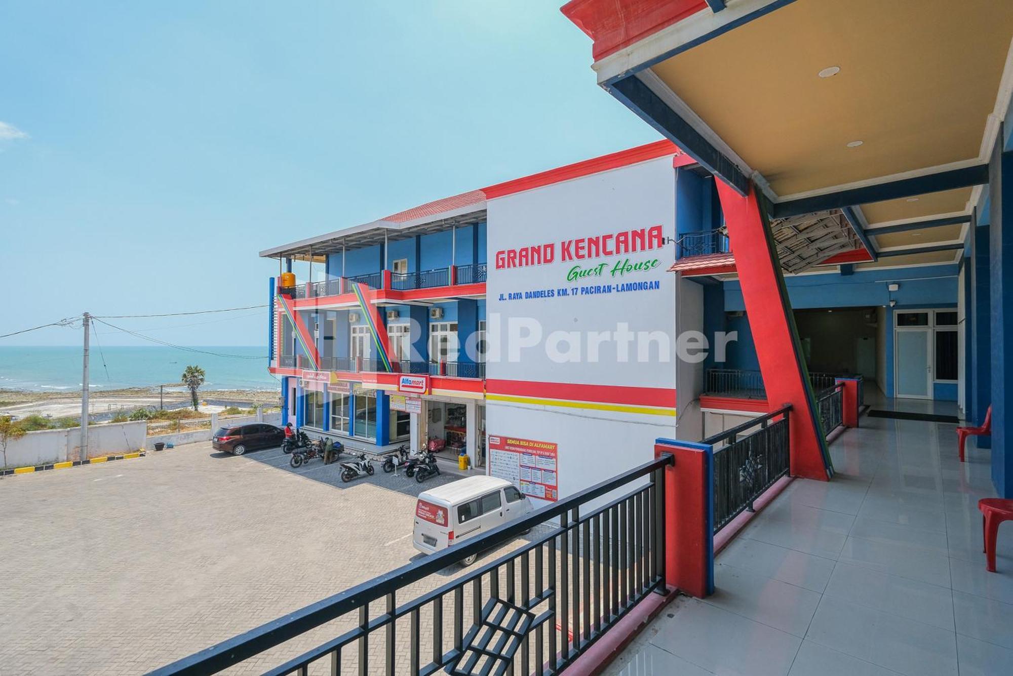 Grand Kencana Guesthouse Syariah Near Wisata Bahari Lamongan Paciran Ngoại thất bức ảnh