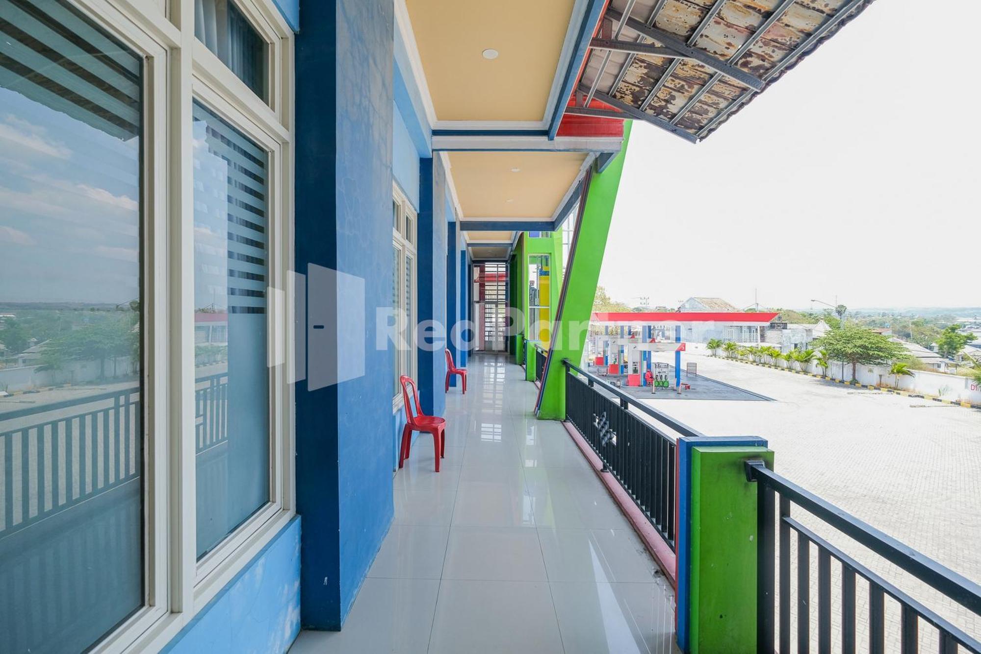 Grand Kencana Guesthouse Syariah Near Wisata Bahari Lamongan Paciran Ngoại thất bức ảnh